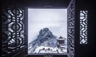 窗含西岭千秋雪的下一句