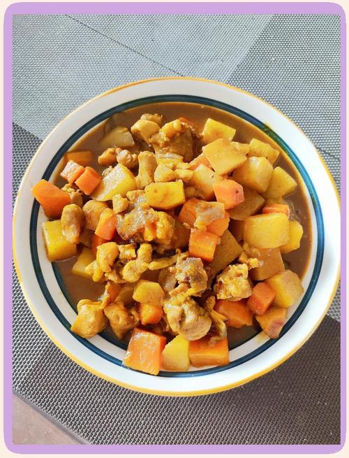 咖喱鸡肉土豆的做法（咖喱牛肉土豆的做法）