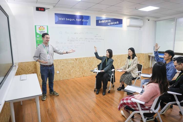 在线成人英语（成人英语在线课堂哪个好）