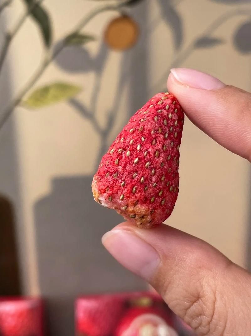 冲上热搜！冻干草莓被曝一类致癌物严重超标，测出20多种农药，云南成立调查组