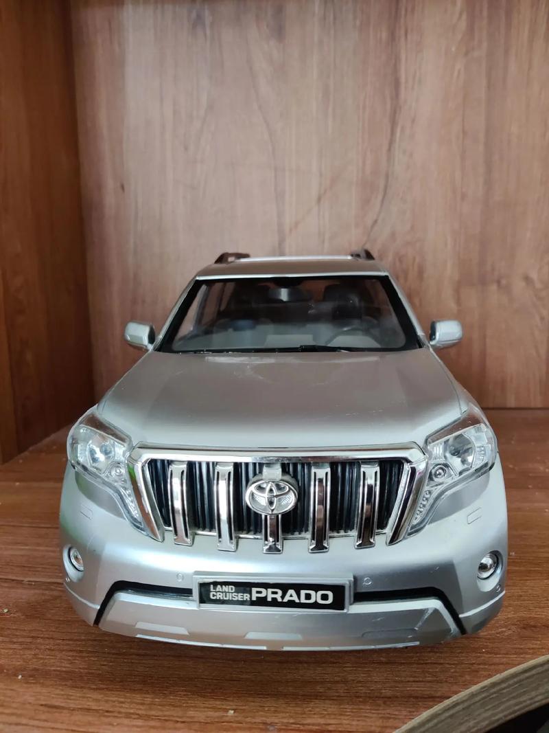 丰田普拉多汽车（丰田普拉多汽车模型）