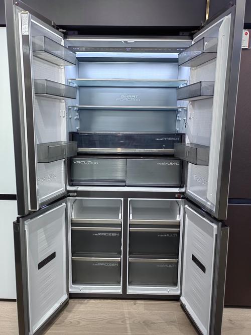 海信璀璨650U8冰箱亮相AWE：AI真空磁场保鲜引领储鲜新趋势