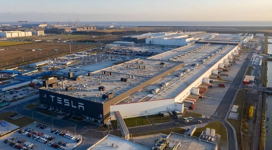 马斯克称中东地缘政治风险将加速全球电动化转型：太阳能/电池/电动汽车才是未来