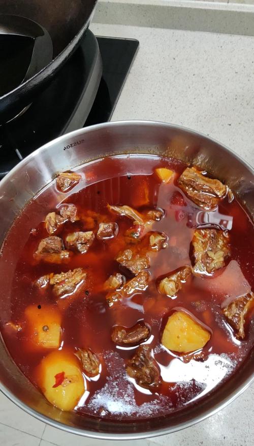 红烧牛肉的家常做法（红烧牛肉的家常做法步骤是什么,关键调味技巧有哪些?）