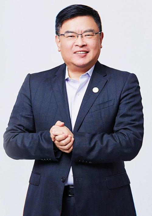 梅向荣自首，其妹梅亚萍“代理人	”现身接待点，传达两套偿付方案！实探上海办公地：大批员工也深陷投资泥潭