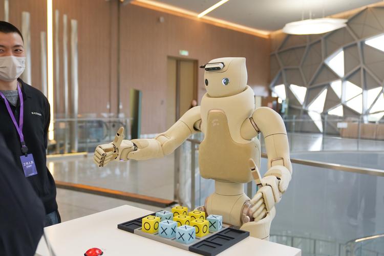 平安银行副行长方蔚豪：脑机接口、具身智能	、量子计算等未来可能成为银行业关注的热点