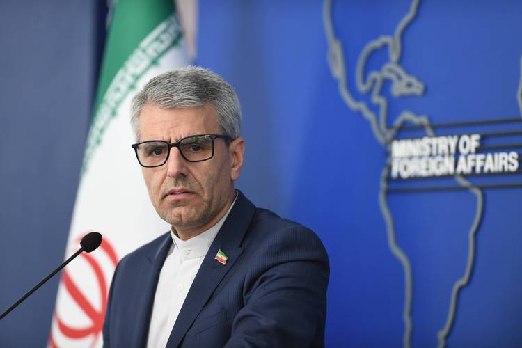 特朗普称美国正与伊朗谈判结束战争，将推迟部分打击行动