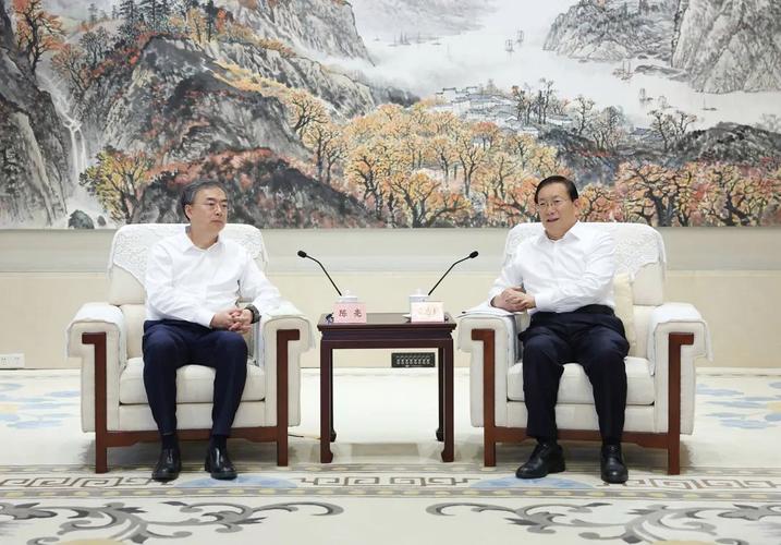 中金公司董事长陈亮：美元武器化正推动国际货币重构	，中国可稳步提升人民币国际地位