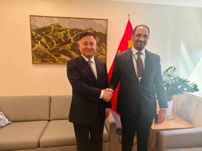 央行行长潘功胜会见国际货币基金组织第一副总裁丹·卡茨