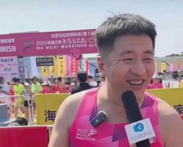 毛大庆：张雪峰“跑”倒了？别让跑步替“过劳	”背了黑锅！