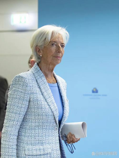 欧洲央行官员Villeroy称现在讨论何时加息为时尚早