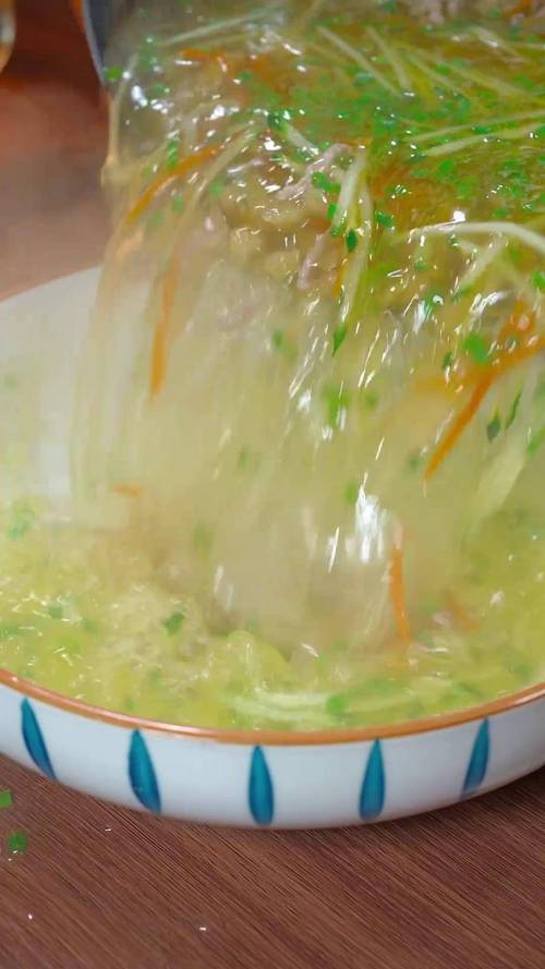 榨菜肉丝汤的做法（白菜炒肉丝的家常做法）