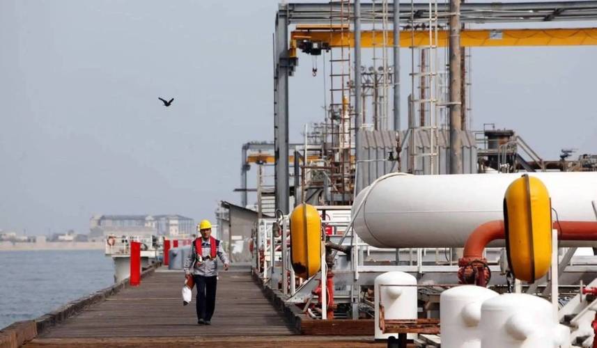 霍尔木兹出口受阻叠加储油库告急 OPEC第二大产油国已减产八成