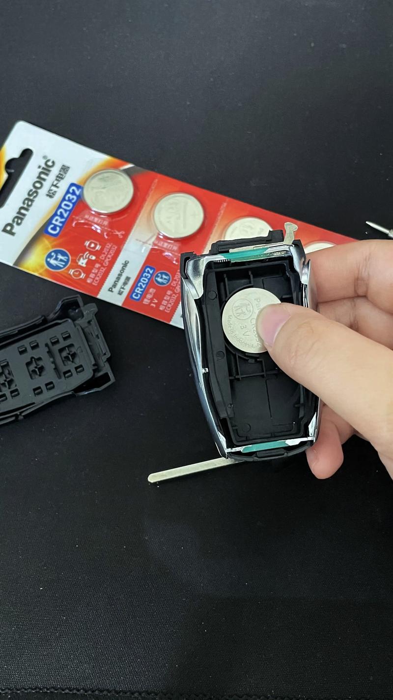 长城炫丽汽车（长城炫丽汽车钥匙怎么换电池）