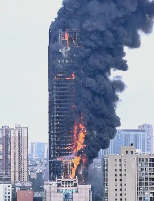 迪拜楼市遭重挫